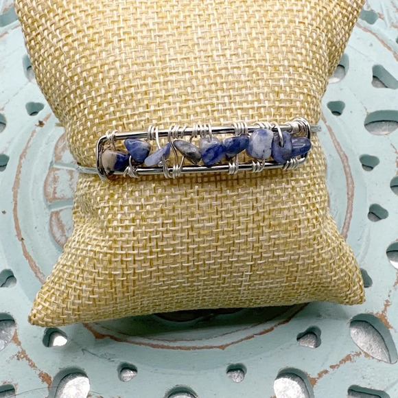 Lapis lazuli and gold spheres dangle earrings/minimalist - Picture 6 of 6